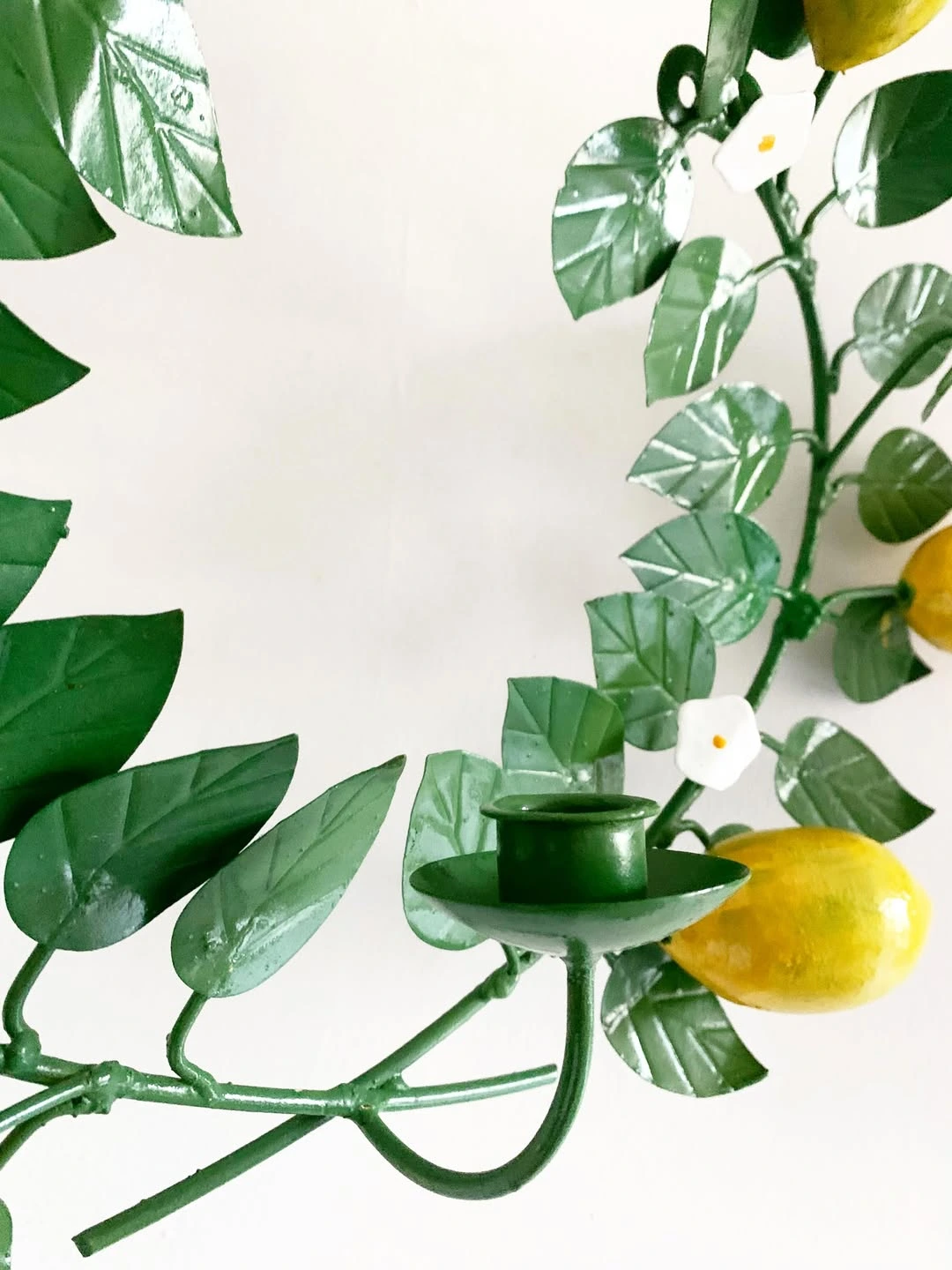 applique-murale-decorative-citrons-avec-motif-de-citrons-feuilles-et-fleurs-luminaire-vintage-style-cottagecore
