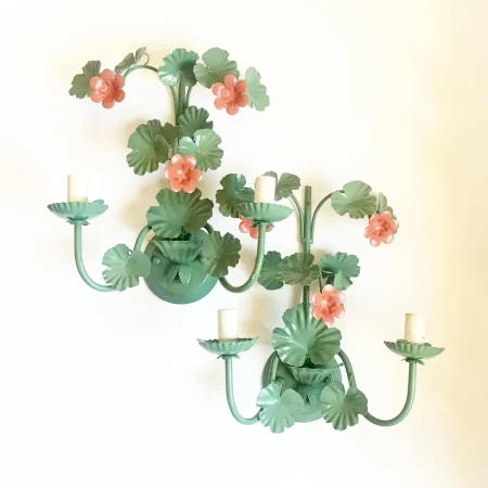 geranium-wall-light