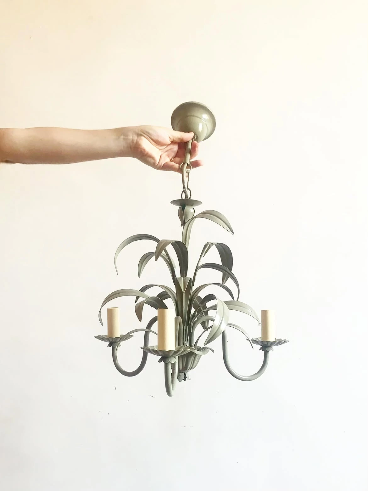 lustre-en-metal-peint-feuillage
