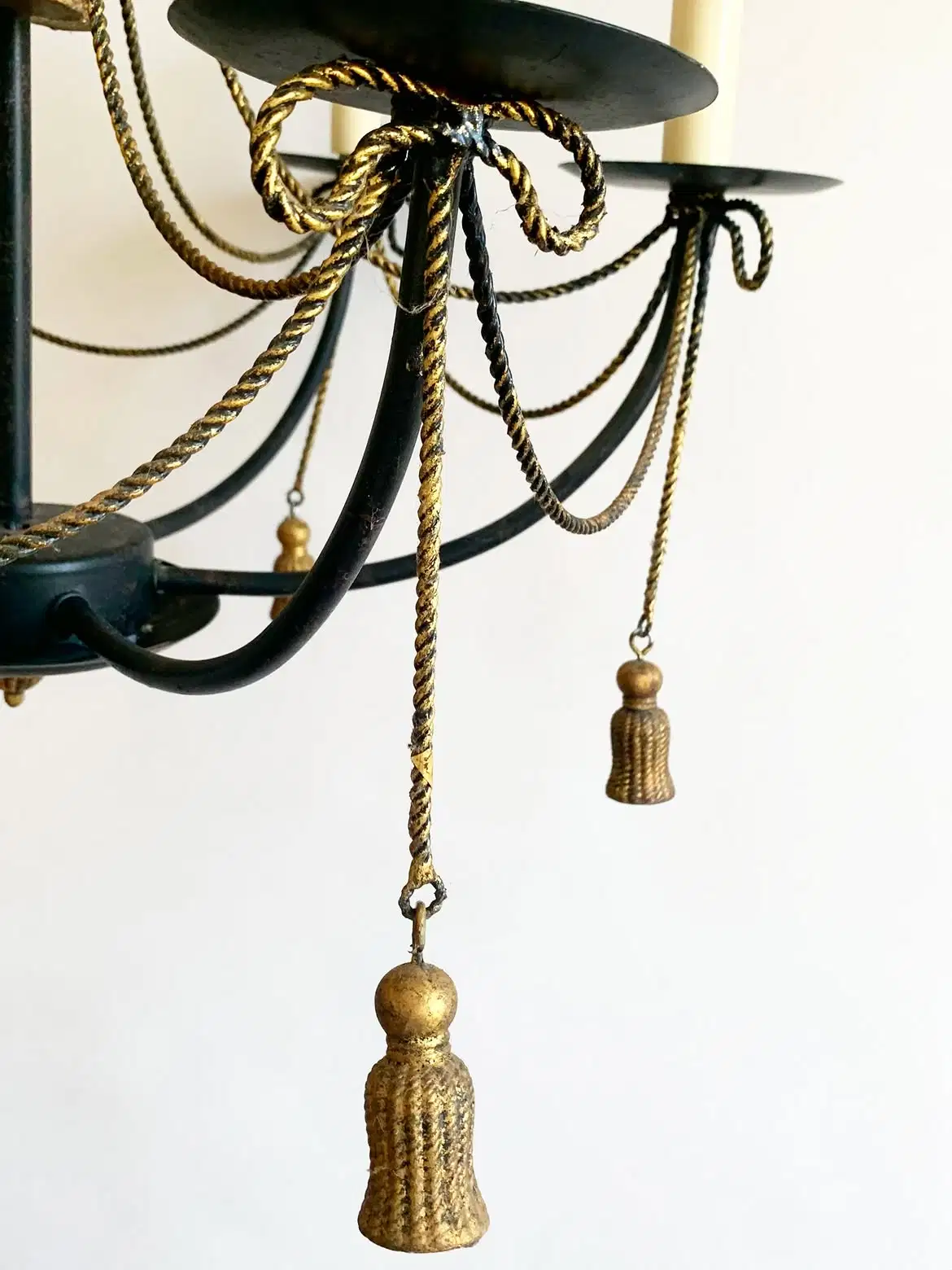 lustre-pompons-dores-et-cordelettes-france-annees-1940-six-lumieres